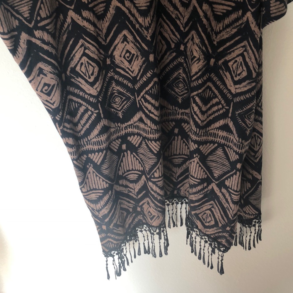 Aztec Print Shawl - Picture 5 of 5